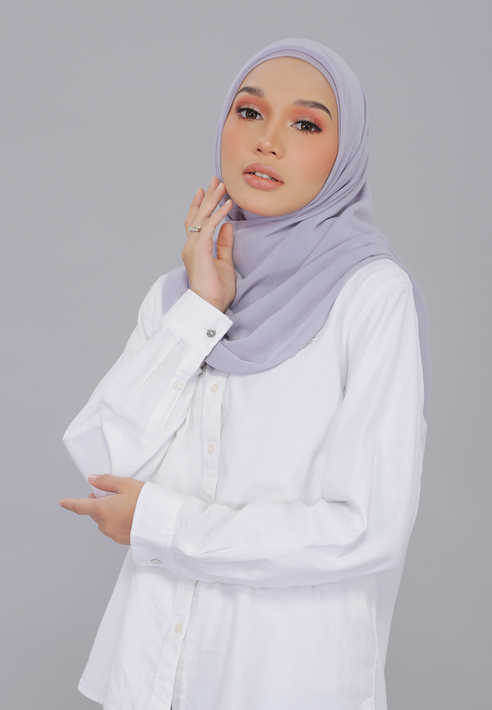 WIDE CRYSTAL IN LIGHT GREY
